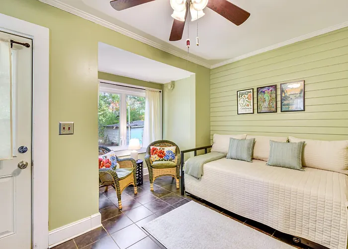 Quaint Anderson Home W/ Sunroom, Walk To Downtown!