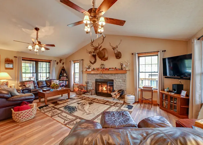 Cadiz Vacation Home W/ Deck: Walk To Lake Barkley