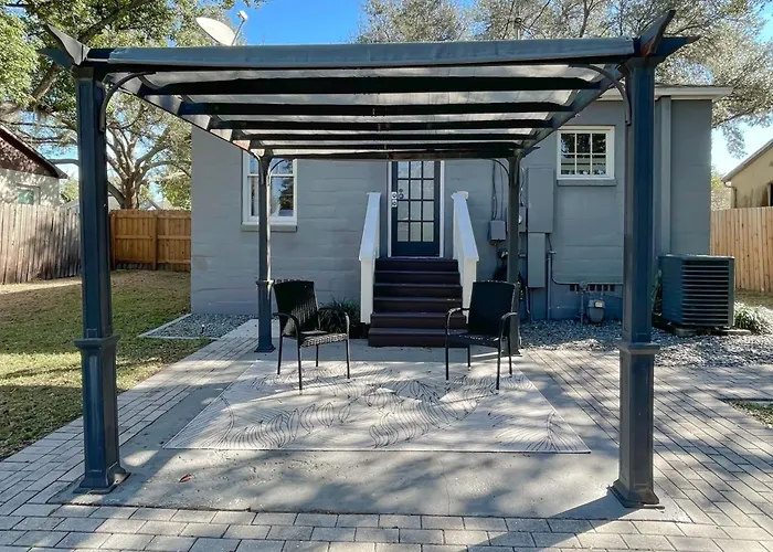 Walkable Dixieland District Gem With Yard