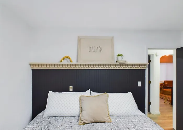 Modern Earthy Bungalow I King Beds I Osu