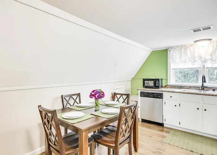 Aiken Apt W/ Garden-View Balcony: Half-Mi To Dtwn!