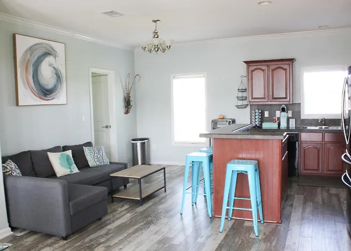 Beach Getaway At 2 Pelicans Walk To The Water