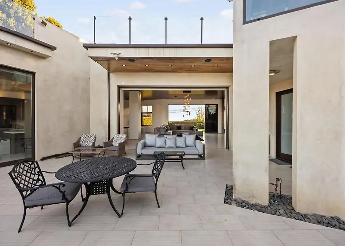 Hollywood Hills 4Br With Rooftop By Colby And Conrad