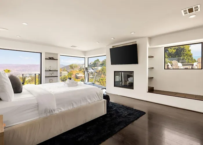 Hollywood Hills 4Br With Rooftop By Colby And Conrad