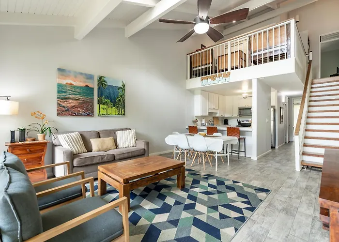 Rare 2 Bedroom & Loft Townhouse On The North Shore