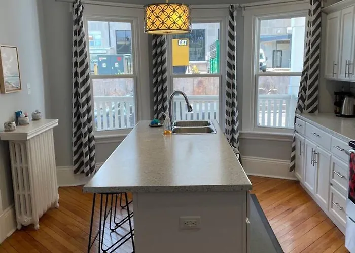 86A King Bed 2Bd 3Bt On Queen St. Downtown