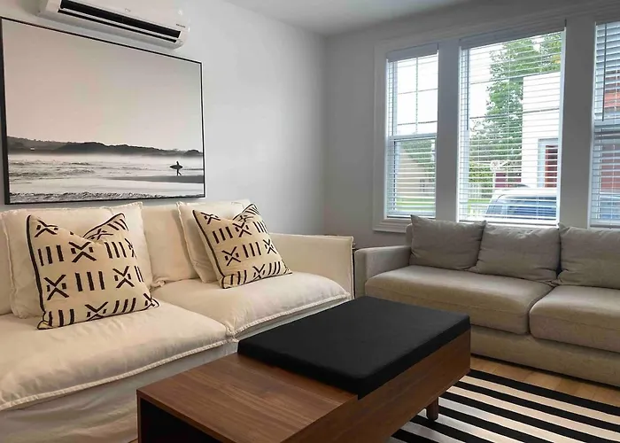 Luxury - King Bed - Downtown