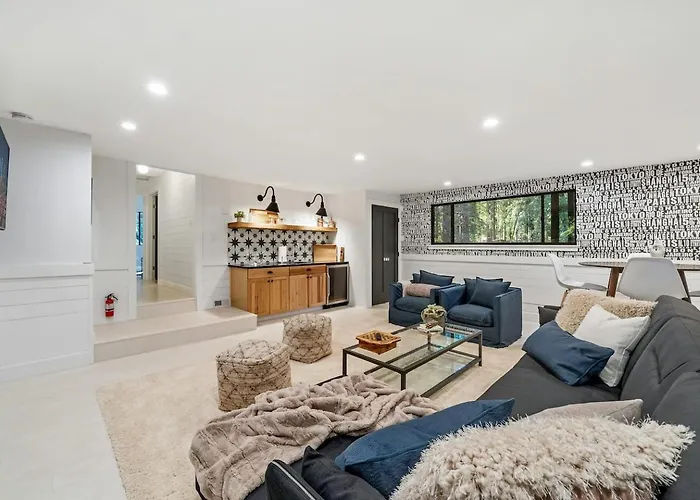 Relaxing Home Among The Redwoods - Dog-Friendly