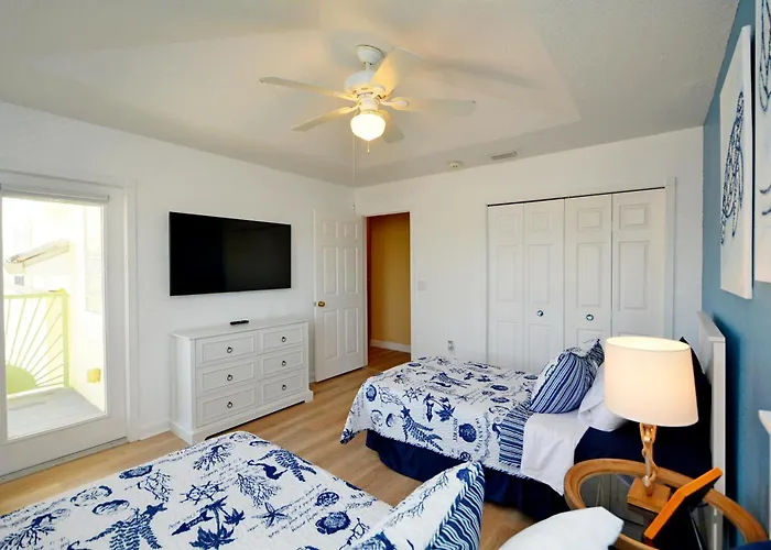 Coastal Bliss Retreat - Beach Vibes & Rockets