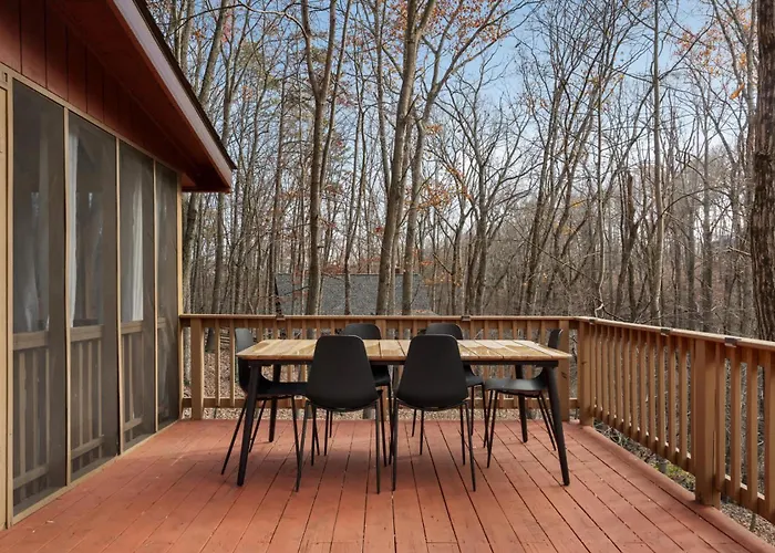 Fireplace, Fire Pit, Deck, Wifi & Pool Access