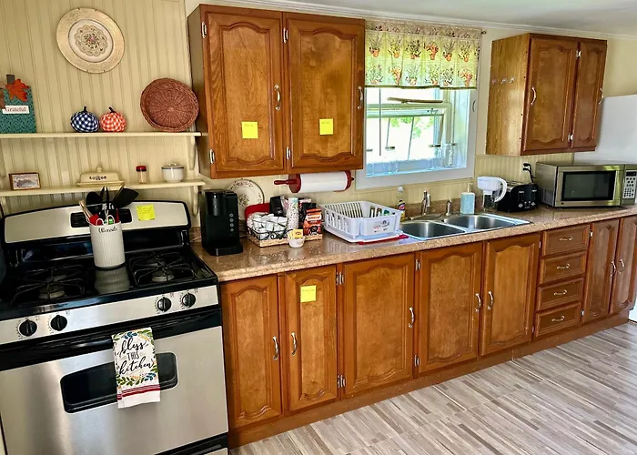 Cozy Riverfront Cottage With Dock Close To Lake George
