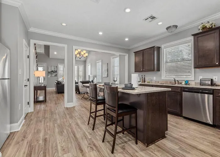 Luxury 2 Bedroom Townhouse #6