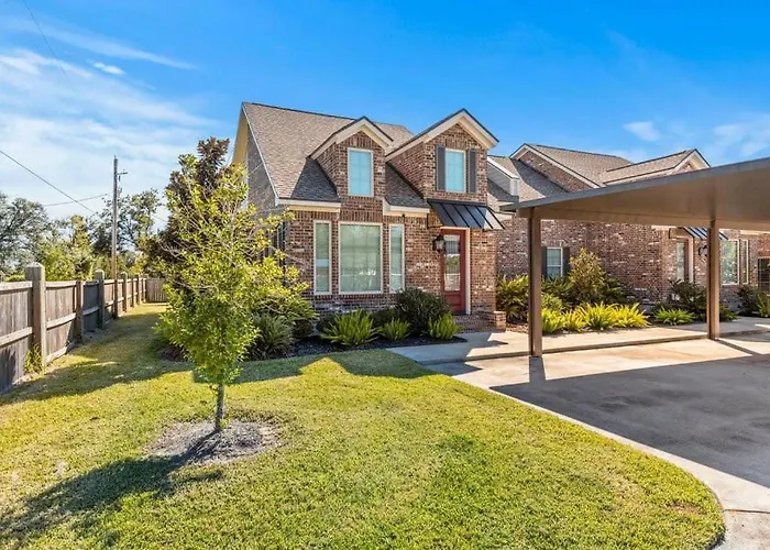 Luxury 2 Bedroom Townhouse #6