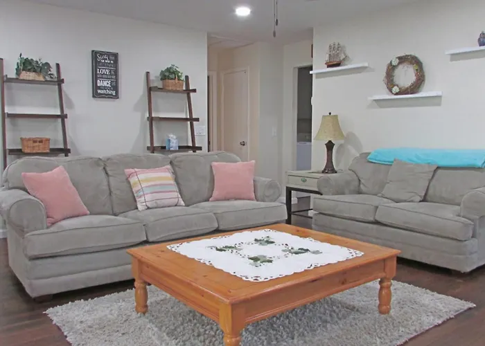 Cozy Home Near Freeways W Pool Bbq