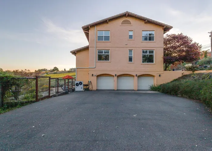 5 Acre Villa Retreat With Vineyard Pool Spa & Amazing Views Of Sonoma County