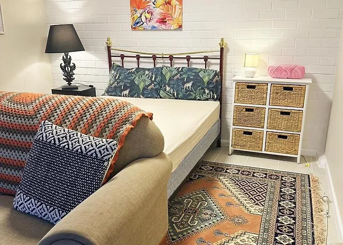 Guest Suite-2 Beds,Private Entry, Bathroom & Laundry