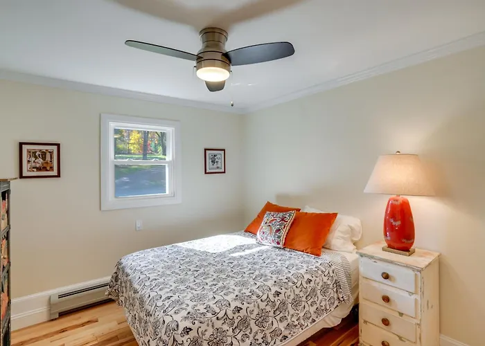 1 Mi To Dtwn: Cottage W/ Large Yard In Stockbridge