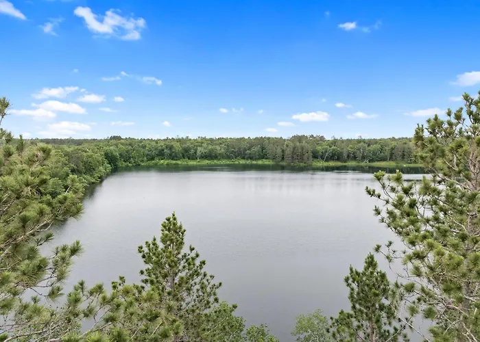 Large Home With Lake Views And Space To Entertain Friends