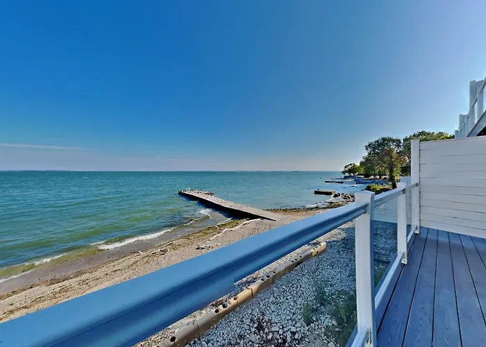 Put-In-Bay Waterfront Condo #107