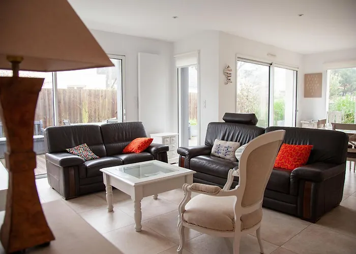 Maison Proche Plage, Centre Ville 6-8Personnes , Parking