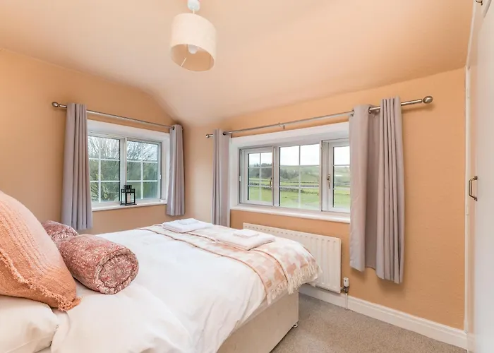 Central Malham Wellbeing Escape, 5-Bed House With Yoga Studio