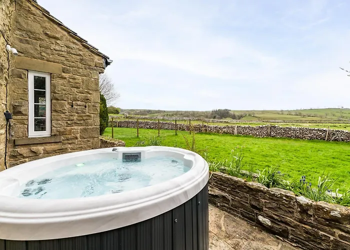 Central Malham Wellbeing Escape, 4-Bed House With Yoga Studio