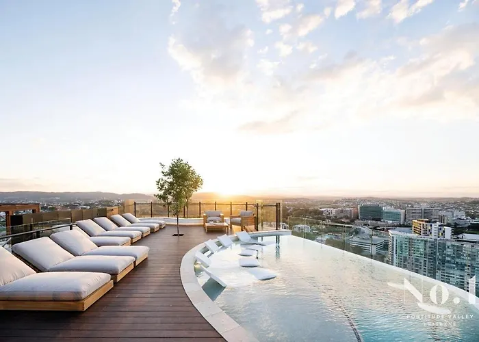 Luxury 2Br Fv Peppers Pool Parking Balcony Near Rbwh & Cbd