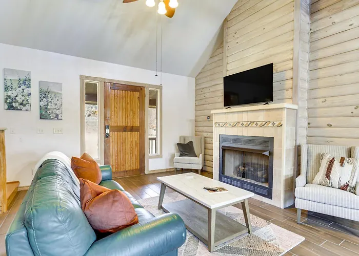 Spacious Cabin W/ Views, Near Lake Lawtonka!