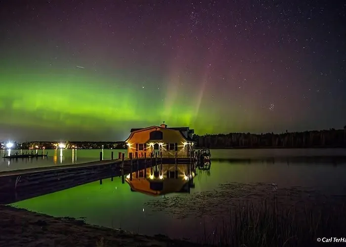 'Hillside' Cottage On The Lake