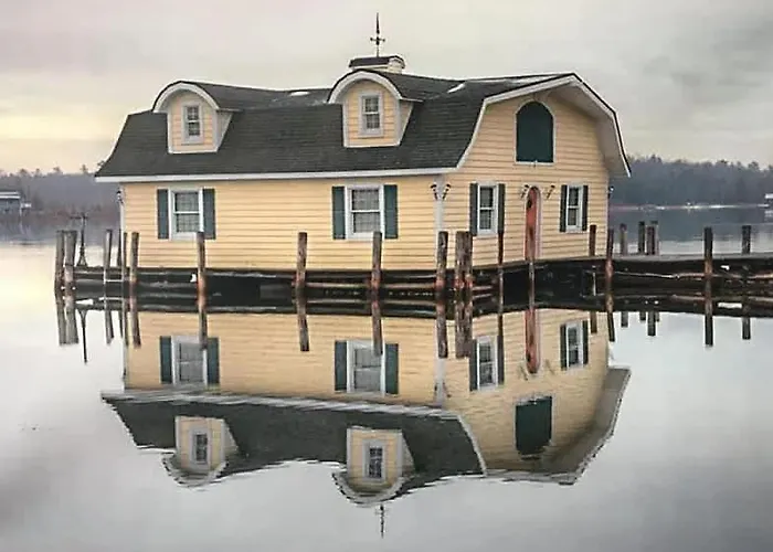 'Hillside' Cottage On The Lake