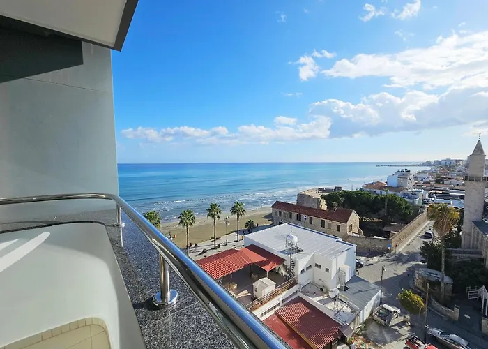 Dios Ponte Finikoudes Beachfront