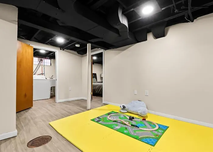 4 Bedroom 2 Bath Middle Of It All Sleeps 8