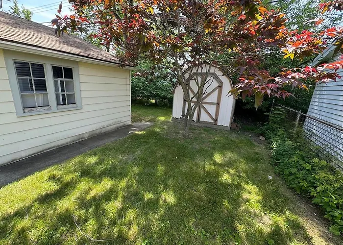 4 Bedroom 2 And A Half Bath That Sleeps 8 Near It All Ford Telegraph