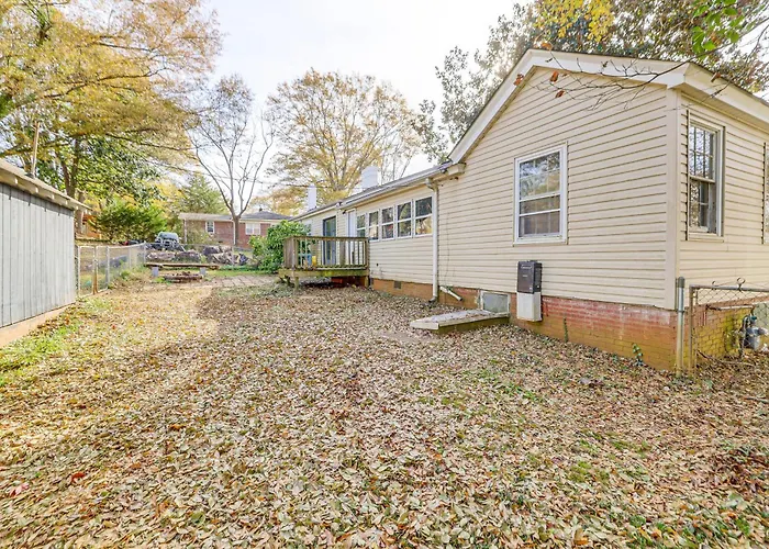 4 Mi To Dtwn: Home W/ Fire Pit In Greenville