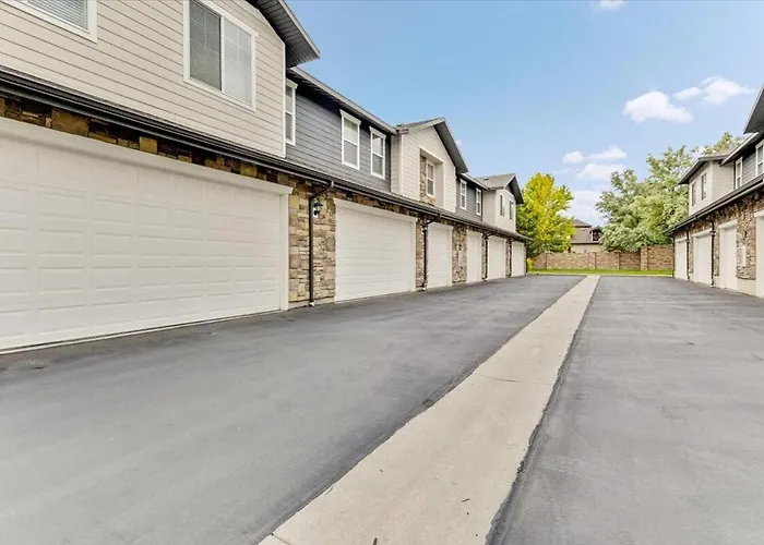Modern W Pool, Gym, Hottub, Golf, Pet Friendly