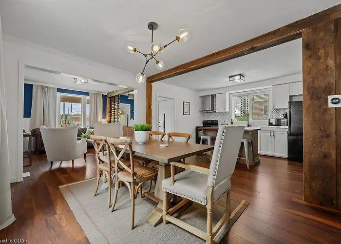 4 Bedroom Luxury House, Free Parking, Next To Lrt, Kitchener Downtown, Near Chicopee Ski Club