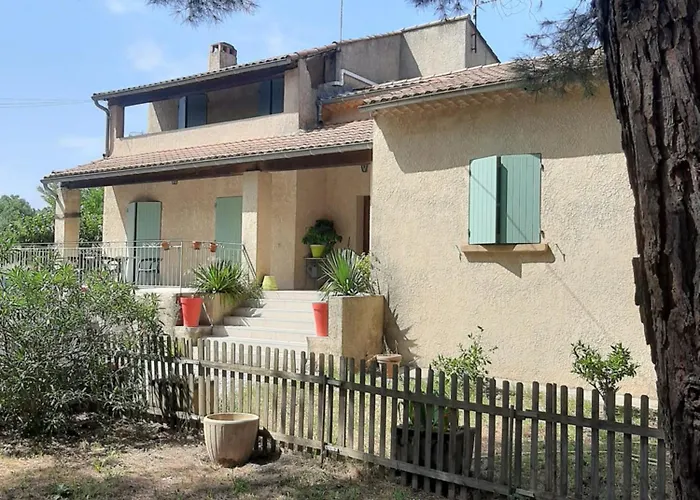 Appartement avec grand jardin et parking, Uzès
