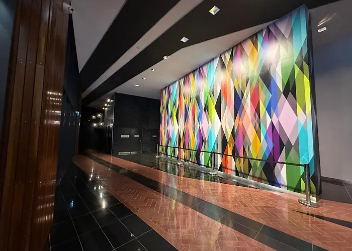 Manhattan Luxe Views L14 Pool Spa Gym 1Br 1 Bath 1 Secure Parking Central City