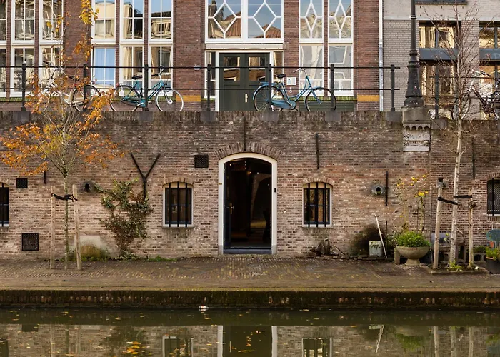 2 Luxurious Canal Apartments In Utrecht