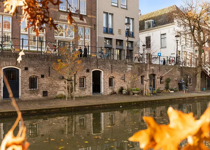 2 Luxurious Canal Apartments In Utrecht