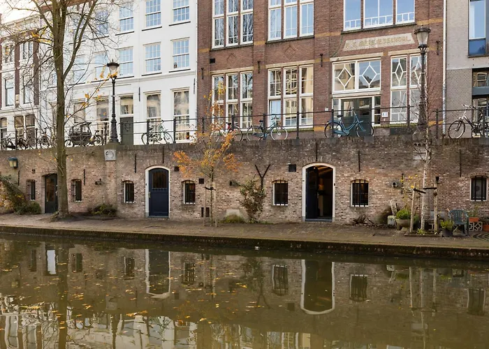 Luxurious Canal Apartment In Utrecht A Location
