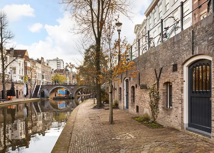 Beautiful Canal Apartment In Utrecht For 4 Persons