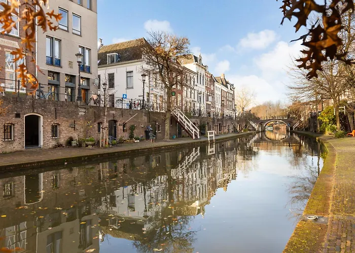 Luxurious Renovated Apartment In Utrecht City Center With View On The Old Canal