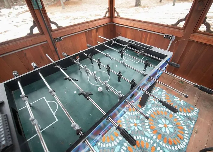 Black Bear Cabin With Blow Up Hot Tub