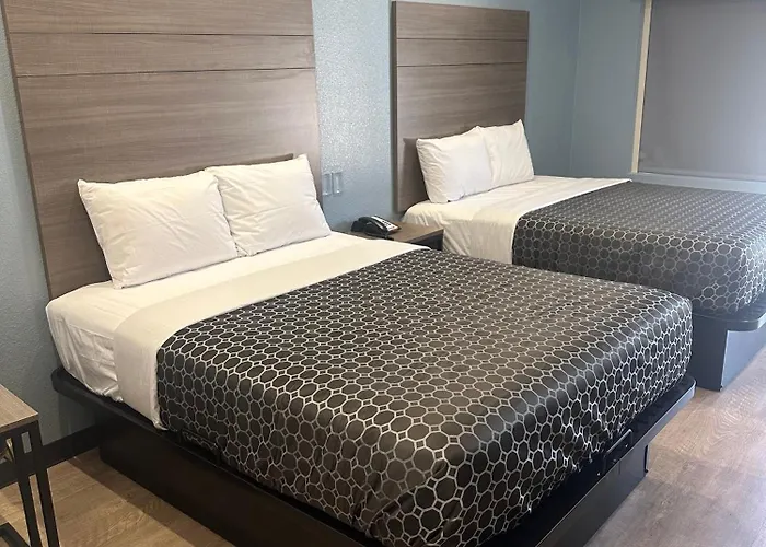 M&M Inn And Suites