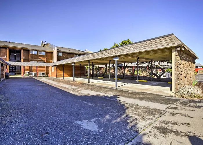 Lincoln City Beach Condo: Clubhouse & Pool Access!