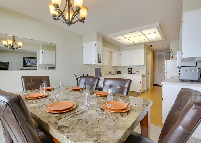Lincoln City Condo: Pool Access, Walk To Beach!
