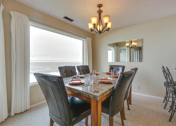 Lincoln City Condo: Pool Access, Walk To Beach!