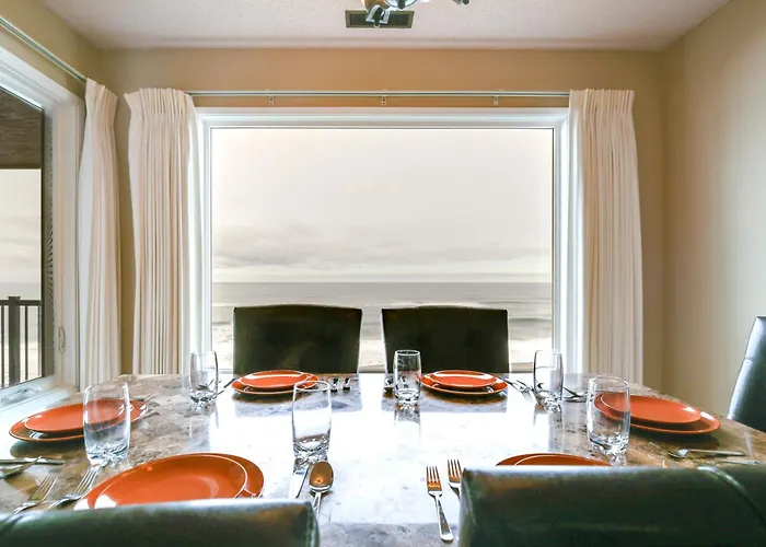 Lincoln City Condo: Pool Access, Walk To Beach!
