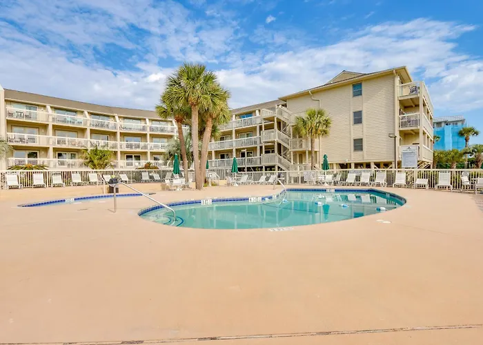 Ocean Views + Pool Access: Hilton Head Getaway